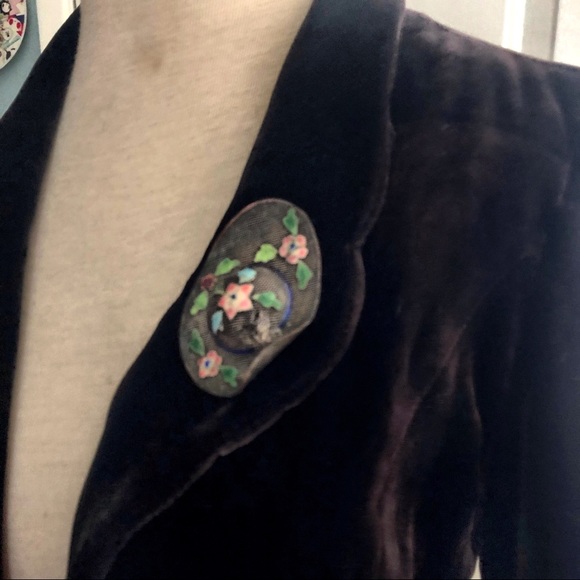 🌸VINTAGE 40s Silver Mesh Enamel Flower Hat Pin🌸 - Picture 8 of 8